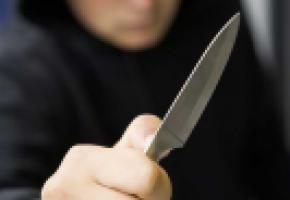 Les jeunes entre 16 et 25 ans s'arment de couteaux de cuisine pour se défendre. 