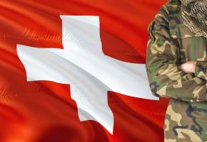 La Suisse doit conserver sa souveraineté militaire. 123RF