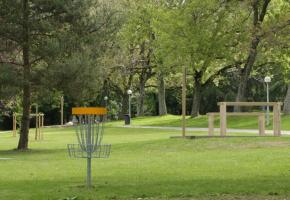 Disc golf ou parcours Vita… le parc a été repensé pour accueillir les sportifs. BRIAN HAUGEN/DR 