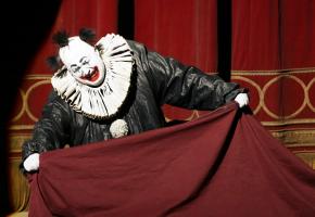 Rigoletto représenté en clown. P. BERGER/ARTCOMART 