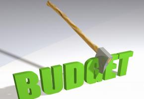  Pour réduire le budget 2015 à 7,8 milliards, on n’a pas fait dans la dentelle! ISTOCK/DAVIDCAYERS 