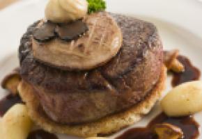 Tournedos Rossini, le plat phare des années 70.  ISTOCK/MONKEYBUSINESSIMAGES 
