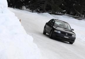 N’attendez pas les pre+mières chutes de neige pour équiper votre voiture! DR 