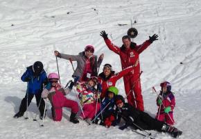 L’Ecole Suisse de Ski de Genève s’est mobilisée pour offrir une journée de rêve à des jeunes. DR  