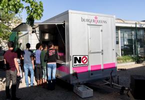Le food truck de l’association «No Difference» ne désemplit pas. ALDO VIOLA 