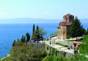 Le lac Ohrid est une étape incontournable lors d’un voyage en terres macédoniennes. DR Les monastères sont légion en Macédoine. DR. Les statues tentent de faire croire à un glorieux passé. DR Skopje est une capitale particulièrement atypique. DR 