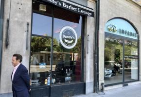 Lors de l’édition 2017, le «Dandy’s Barber Lounge», au boulevard des Tranchées, avait gagné  le prix de la plus belle vitrine. FRANCIS HALLER 