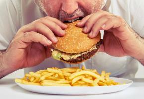 Les mauvaises habitudes alimentaires expliquent cette résurgence inattendue. 123RF/KONSTANTYNOV