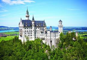 Le château Neuschwanstein compte 200 pièces, 664 fenêtres et des centaines d’œuvres d’art. PIXABAY