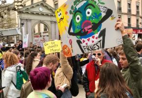 Les jeunes ont manifesté à Genève, le 15 mars dernier, pour le climat. FRANCIS HALLER
