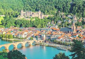Heidelberg et son château surplombant le Neckar. 