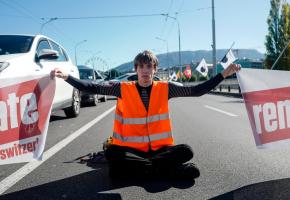 Des activistes avaient bloqué le pont du Mont-Blanc le 22 octobre. RENOVATE SWITZERLAND