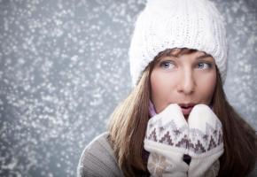 En hiver, protéger la peau de son visage est essentiel. ISTOCK/DCDR