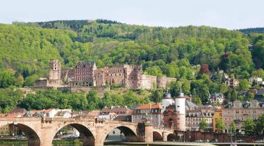 Le somptueux château d’Heidelberg avec son architecture Renaissance surplombe la ville prisée des amoureux en raison de son cadre poétique. CROISIEUROPE