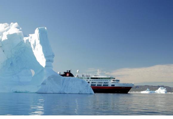 Le bateau Fram se fraie un chemin parmi les icebergs. PHOTOS DR
