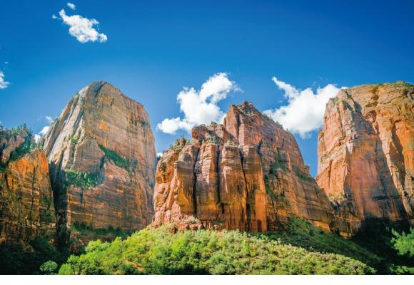 Le canyon profond de Zion en grés de Navajo a été gravé par la rivière Virgin durant des millions d’années. 123RF