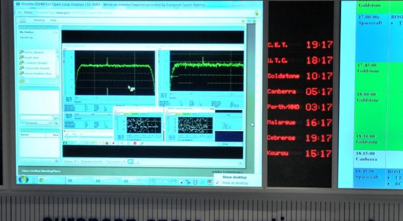 Copie d’écran du spectre du signal émis par la sonde Rosetta après son réveil. Le signal a été reçu à 18h17 UTC. Crédit image : ESA