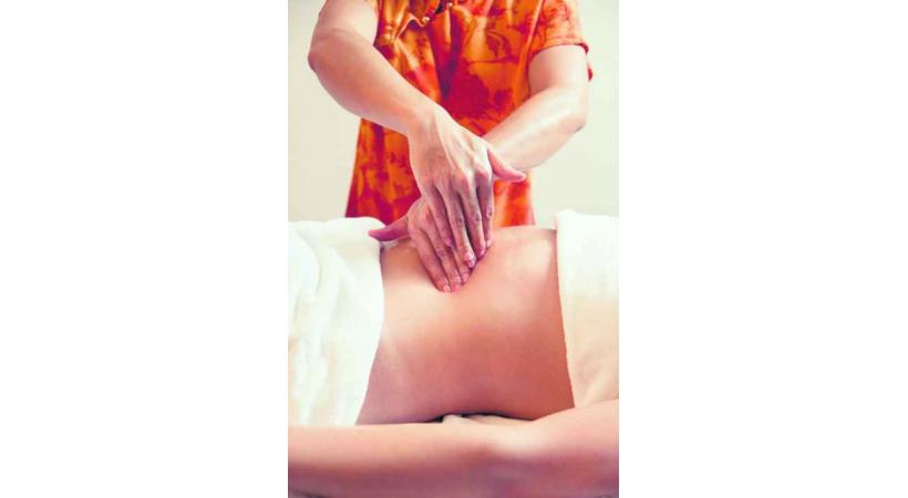 La version occidentalisée du massage thaï se concentre principalement sur le ventre .