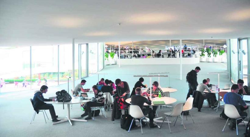Le Rolex Learning Center de l'EPFL. 