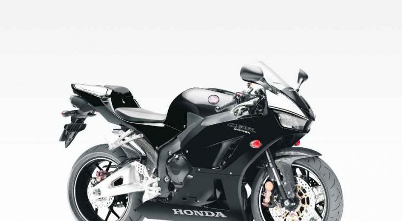 HONDA CBR600RR • Au fil des évolutions, les qualités et les performances de cette moto sont devenues exceptionnelles.