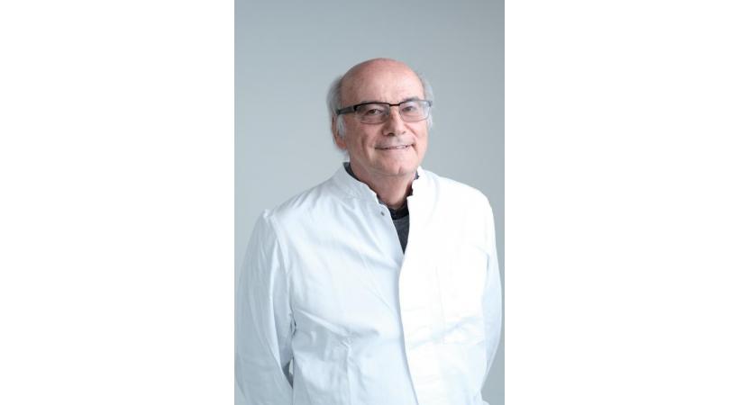 Le Dr Gérald Langel est spécialiste de la micronutrition et pionnier des compléments alimentaires. Il a cofondé à Genève  les centres médicaux Cenas et Efficium. 