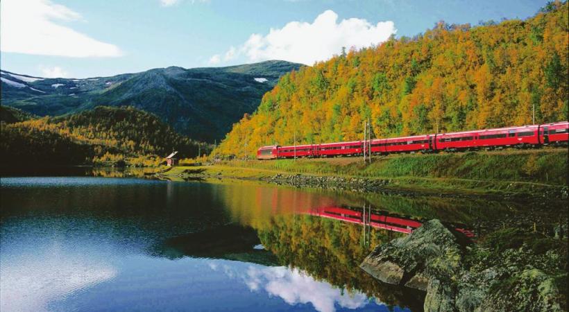Le train rouge du trajet Oslo-Bergen et vice versa est emblématique. Il donne un excellent aperçu du pays. DR