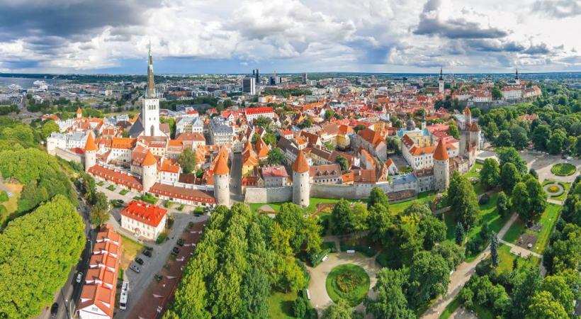 Tallinn, capitale de l’Estonie, marque les esprits par son centre médiéval, parmi les mieux préservés d’Europe. DR