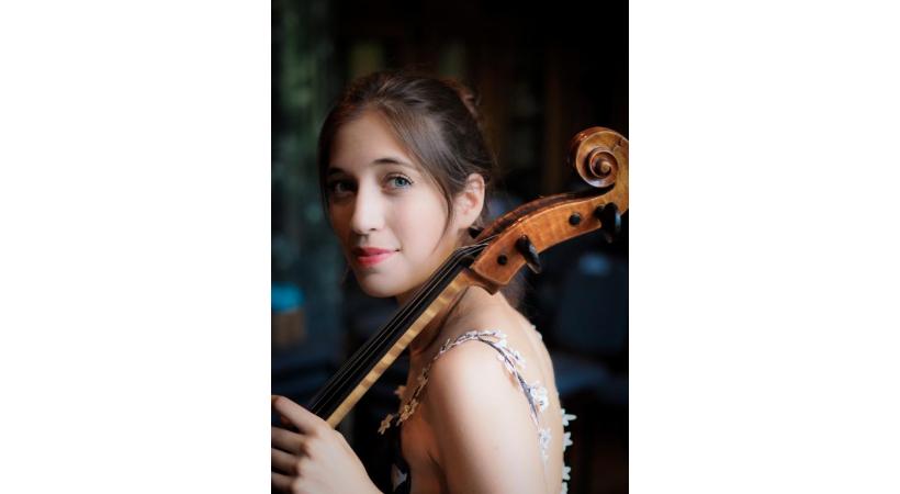 La jeune et talentueuse violoncelliste Camille Thomas ouvrira les feux du festival le 17 août. BEN RUSSELL