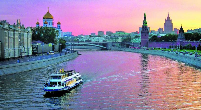 Le nom même de Moscou est emprunté à celui de sa rivière (Moscova) PHOTOS FOTOLIA-THINKSTOCK-DREAMSTIME-VEER-WIKIPEDIA-RIVAGES DU MONDE Saint-Pétersbourg: le musée de l’Ermitage est le plus grand du monde en termes d’objets exposés. Les clochers à bulbe sont caractéristiques  de l’architecture religieuse russe. Le palais Catherine. 