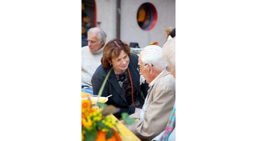 Pour la maire Esther Alder, le 1er octobre permet de faire un focus sur les personnes âgées. VILLE DE GENÈVE/ PATRICK LOPRENO 