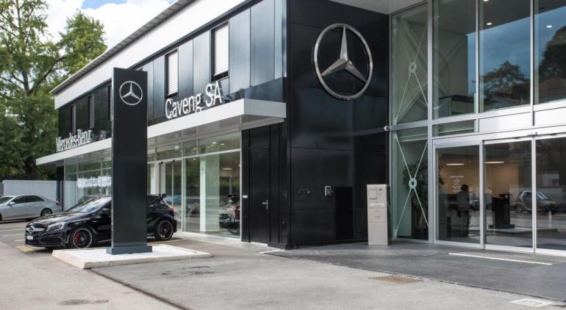 D’importants travaux ont permis de réaliser un bâtiment en verre moderne et de haute technicité correspondant  à la qualité de la marque Mercedes-Benz. DR 
