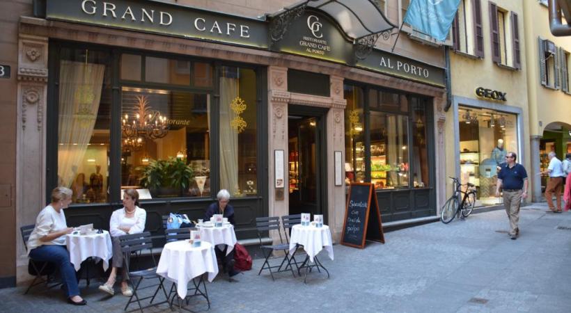 Le célèbre Grand Café. CYR