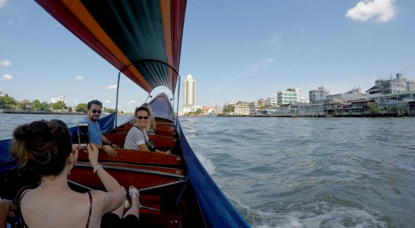 Le fleuve Chao Praya sépare Bangkok en deux. 