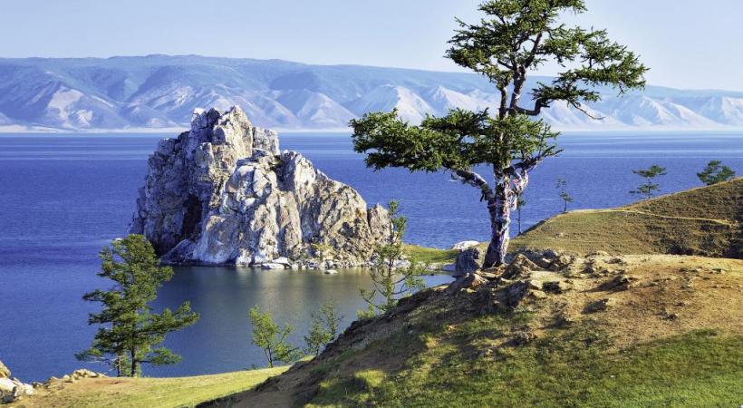 Surnommé la Perle de Russie, le lac Baïkal est un très grand moment pour les passagers du Transsibérien. MIKHAIL MARKOVSKIY