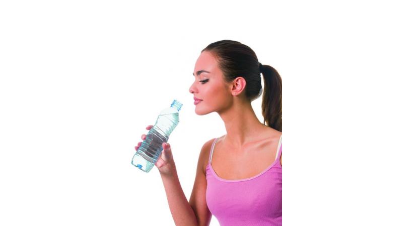 Il faut boire au moins 1,5 l. d’eau par jour.ISTOCK/G_STUDIO 
