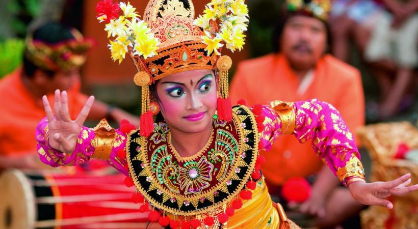 Il existe plus de 200 danses traditionnelles réparties dans toutes les régions de Bali. Bali balnéaire. Le temple de Taman Ayun, à Mengwi près d’Ubud. 