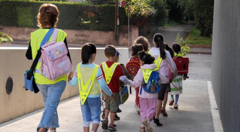 Avec le Pédibus, les petits se rendent à l’école en toute sécurité. PéDIBUS/DR 