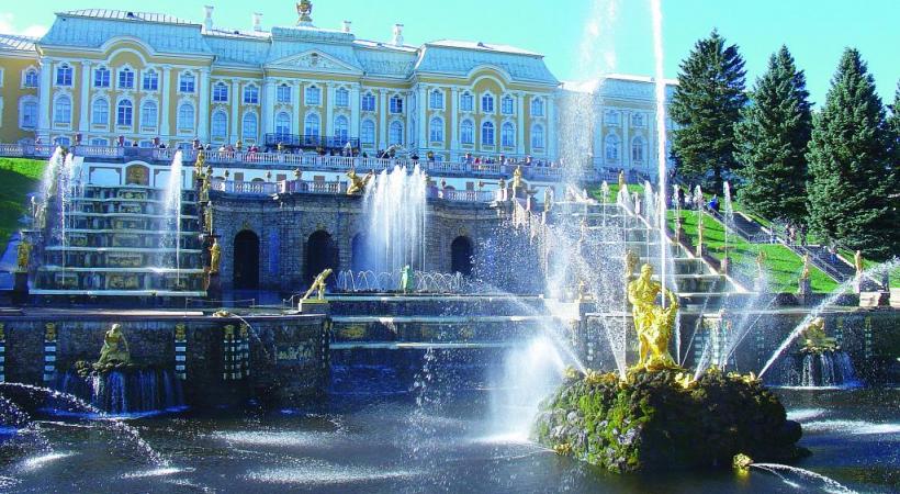 Comme un air de Versailles  aux palais de Peterhof. DR