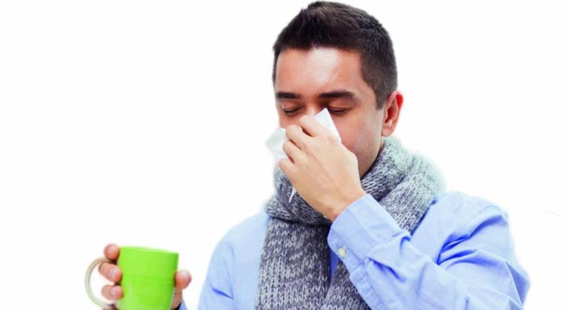 La grippe est souvent confondue avec un refroidissement. 123RF/DOLGACHOV 