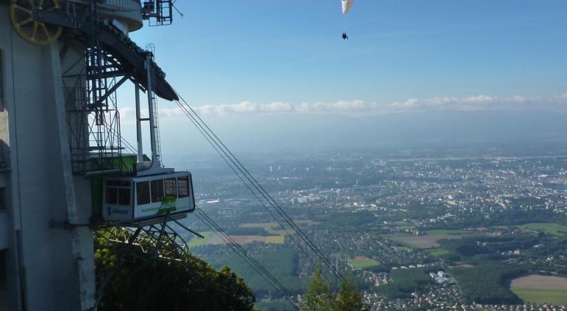 Le téléphérique du Salève offre une vue imprenable sur le Grand Genève. WIKIMEDIA COMMONS