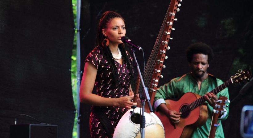 Sona Jobarteh a modernisé l’image de la musique kora. DR