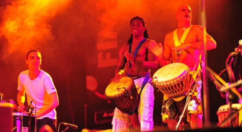 La musique tribale fera vibrer la scène de la rue de la Rôtisserie. DR