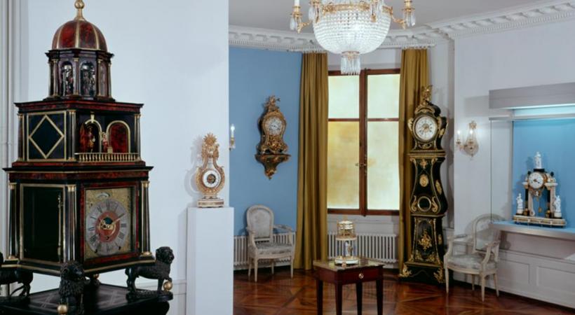 Le salon de l’ancien Musée de l’horlogerie et de l’émaillerie situé dans la Villa Bryn Bella, 