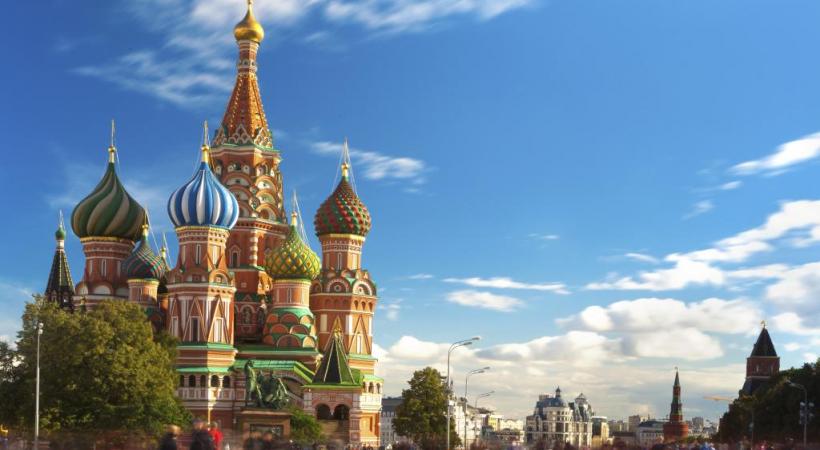 L’emblématique place Rouge avec, à droite, le Kremlin, symbole du pouvoir, et, à gauche, la cathédrale Saint-Basile. 123RF/STANISLAV ETVESH