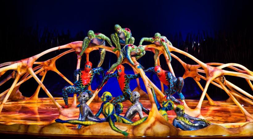 Dans le nouveau spectacle du Cirque du Soleil, les personnages évoluent sur une piste en forme de tortue géante. DR
