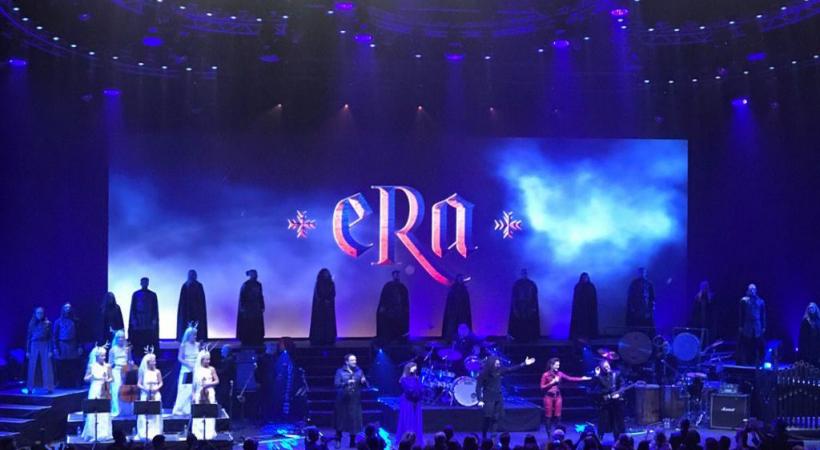 Quarante chanteurs et musiciens seront présents sur la scène de l’Arena. DR