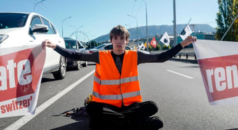 Des activistes avaient bloqué le pont du Mont-Blanc le 22 octobre. RENOVATE SWITZERLAND