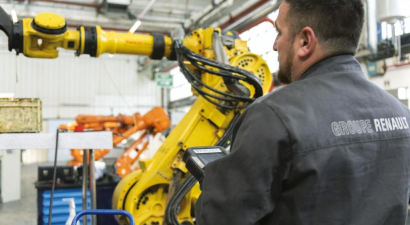 Renault se charge elle-même de reconditionner ses robots afin de maintenir l’emploi dans  ses usines. DR