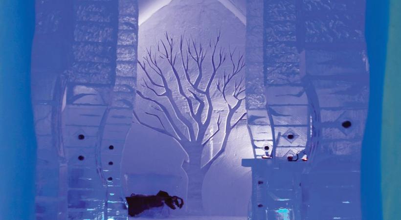 Le village de glace de Québec change chaque hiver de thématique. A Kemi (Finlande), les visiteurs peuvent loger au château de glace. Une chapelle de conte de fées à Lainio (Finlande). 