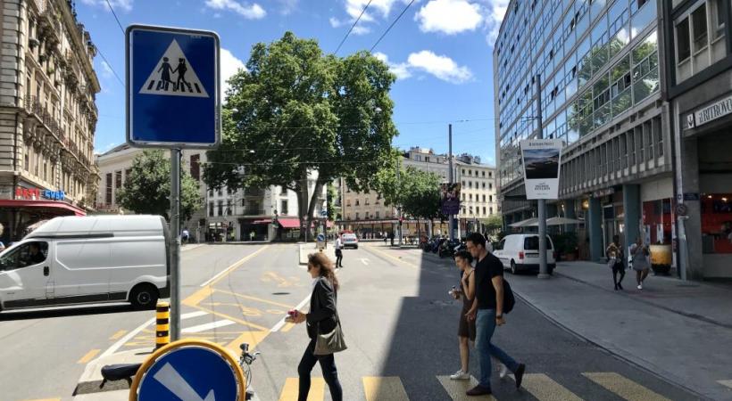 Sur le boulevard Saint-Georges. Des panneaux qui suscitent la polémique. FRANCIS HALLER